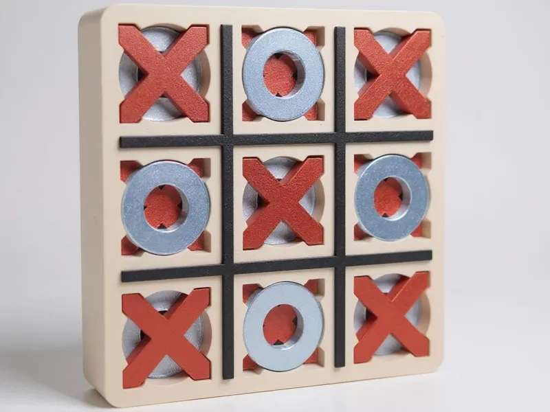 Stackable 0’s and X’s Game with Case – Easy Print