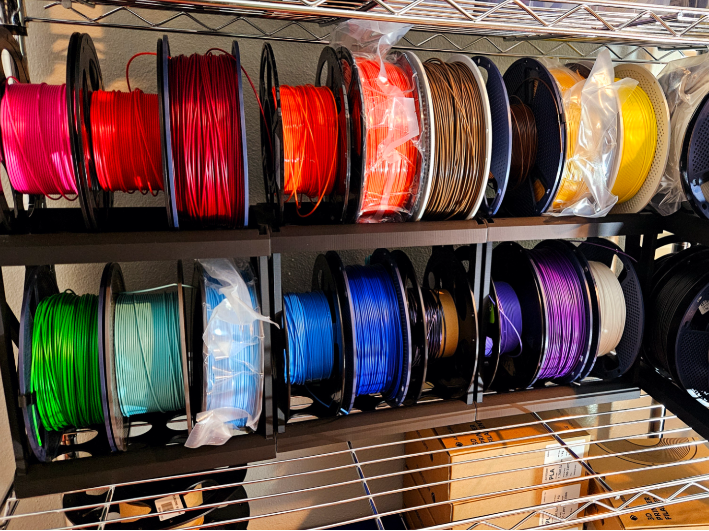 Short, Compact, Stackable Spool Holder