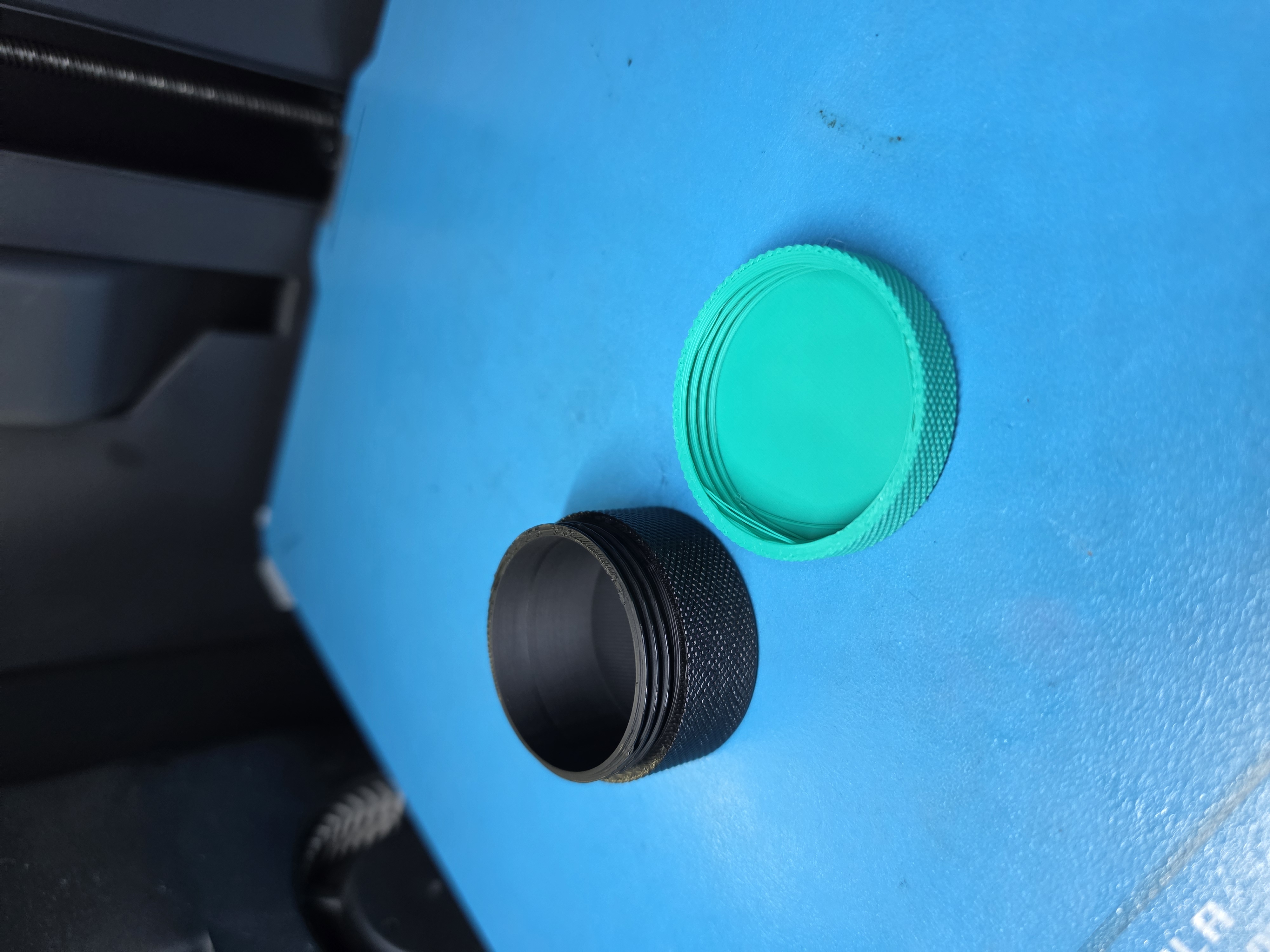 Miniatura 5 do modelo 3D Screw Lid Container