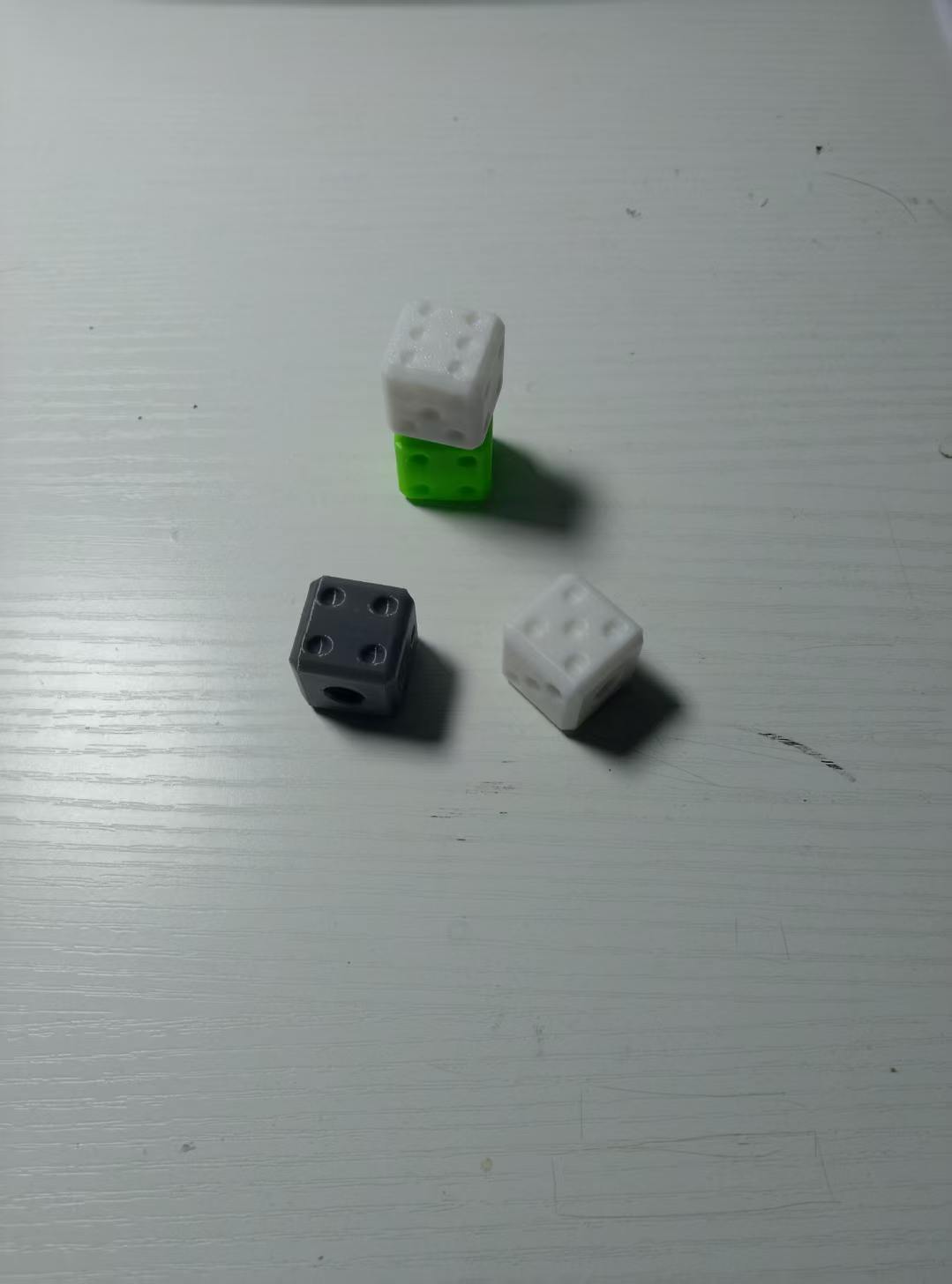 Miniatura 2 do modelo 3D 作弊色子-重力
