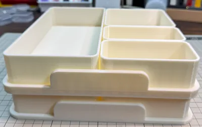 Support-free tray