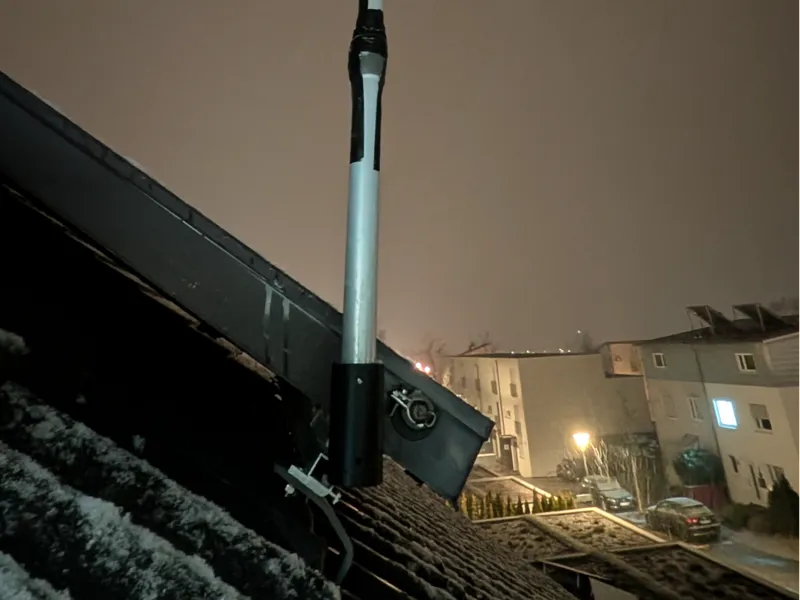 Adapter für Antennenmast auf Solar-Schienen-Profil