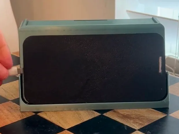 iPhone 15 Pro Max Wired Bedside Stand