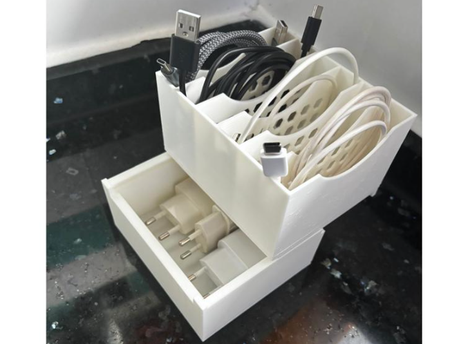 - Porta cavi e prese - Cables and Sockets holder -