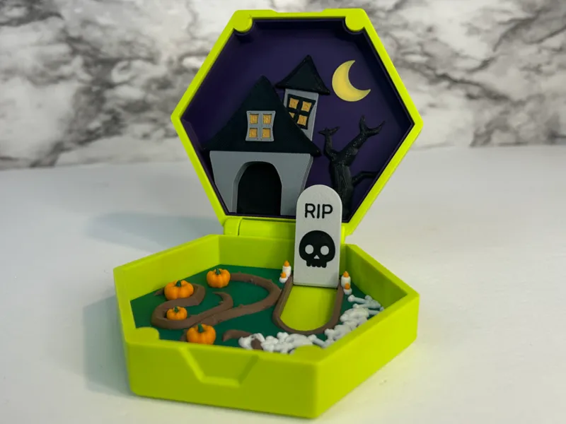 HyBee's Miniverse - Haunted House Mini Playset