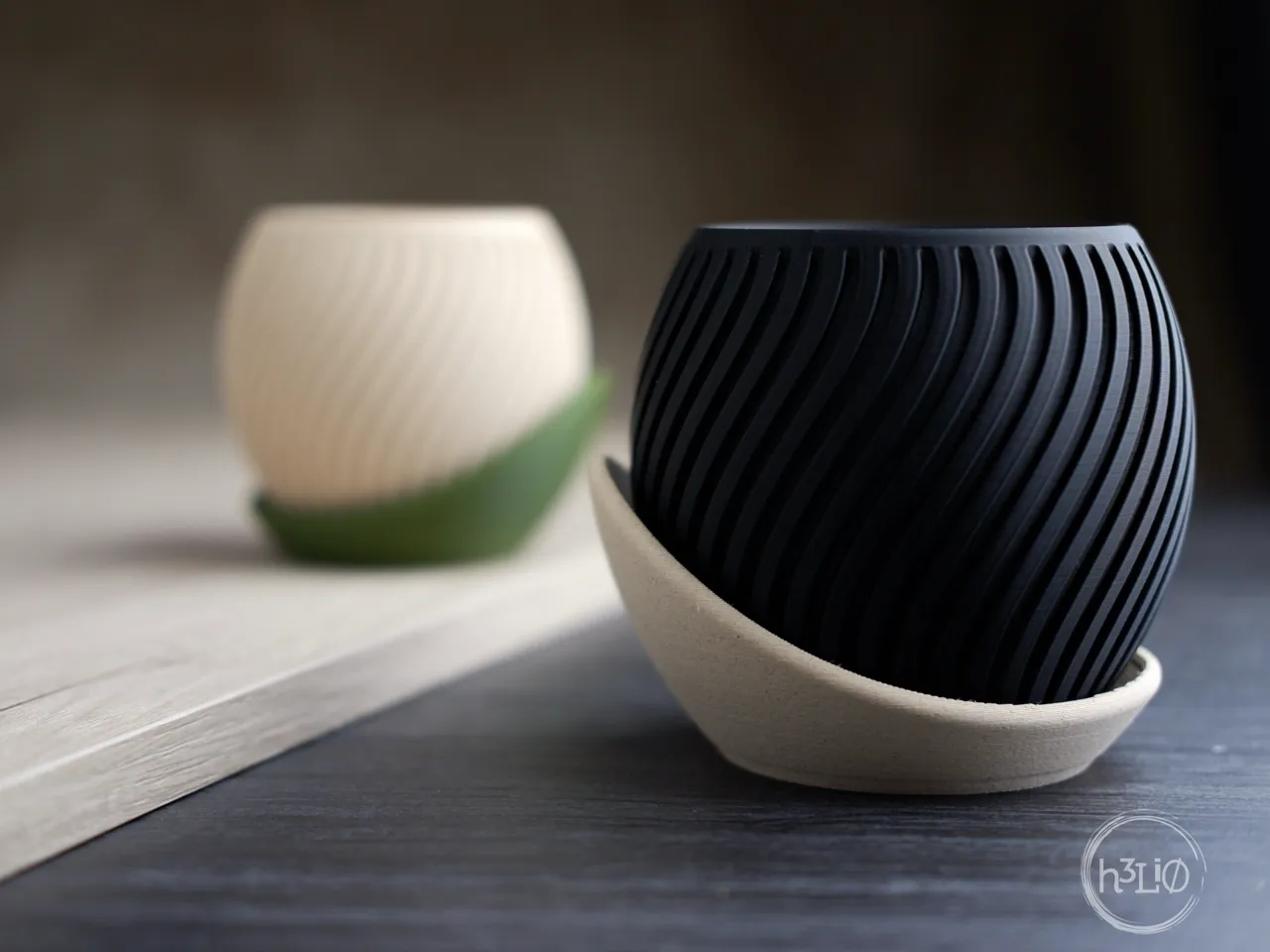 wavy planter · wrap around plate view 3