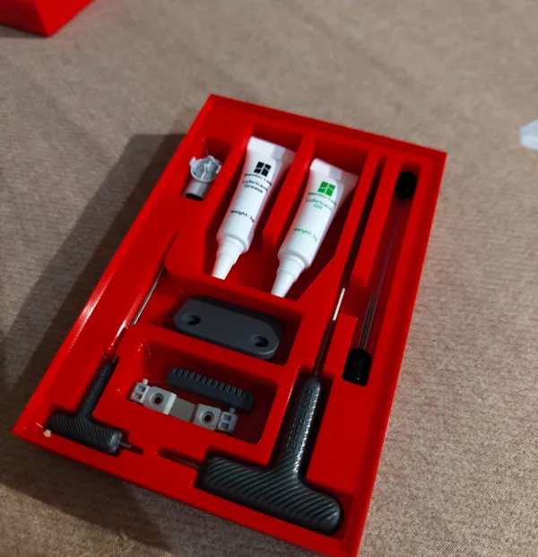 Plateaux empilables pour outils et petites pièces