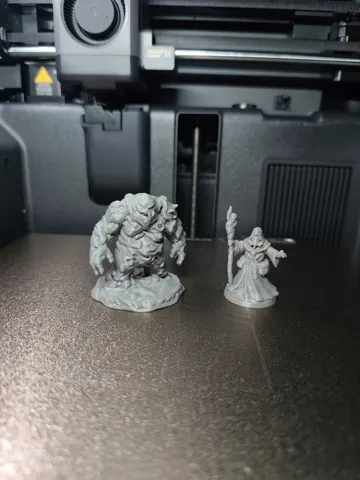 Figura decorativa: Plague Mage & Toxic Ooze Golem miniatures — vista de referencia 3
