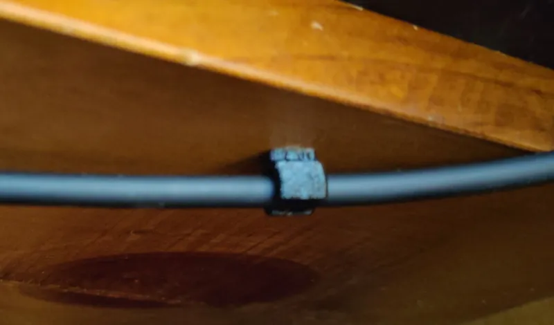AMS cable guide to screw in