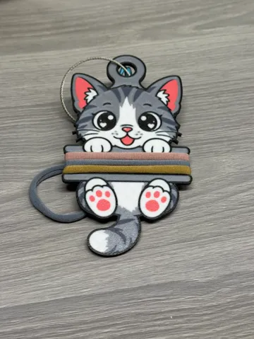 Accesorio para sujetar ligas de cabello: Tabby Cat Hair Tie Holder Keychain — vista de referencia 2