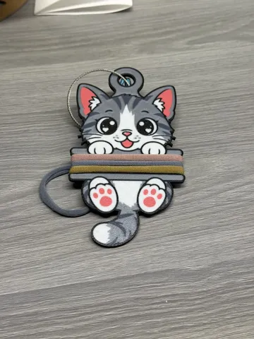 Accesorio para sujetar ligas de cabello: Tabby Cat Hair Tie Holder Keychain — vista de referencia 3