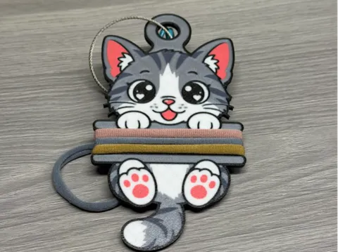 Accesorio para sujetar ligas de cabello: Tabby Cat Hair Tie Holder Keychain — referencia de MakerWorld