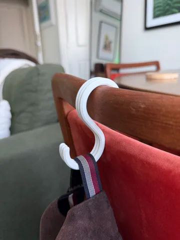 Letrero o emblema decorativo: Ribbed Hook — vista de referencia 2