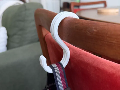 Letrero o emblema decorativo: Ribbed Hook — referencia de MakerWorld