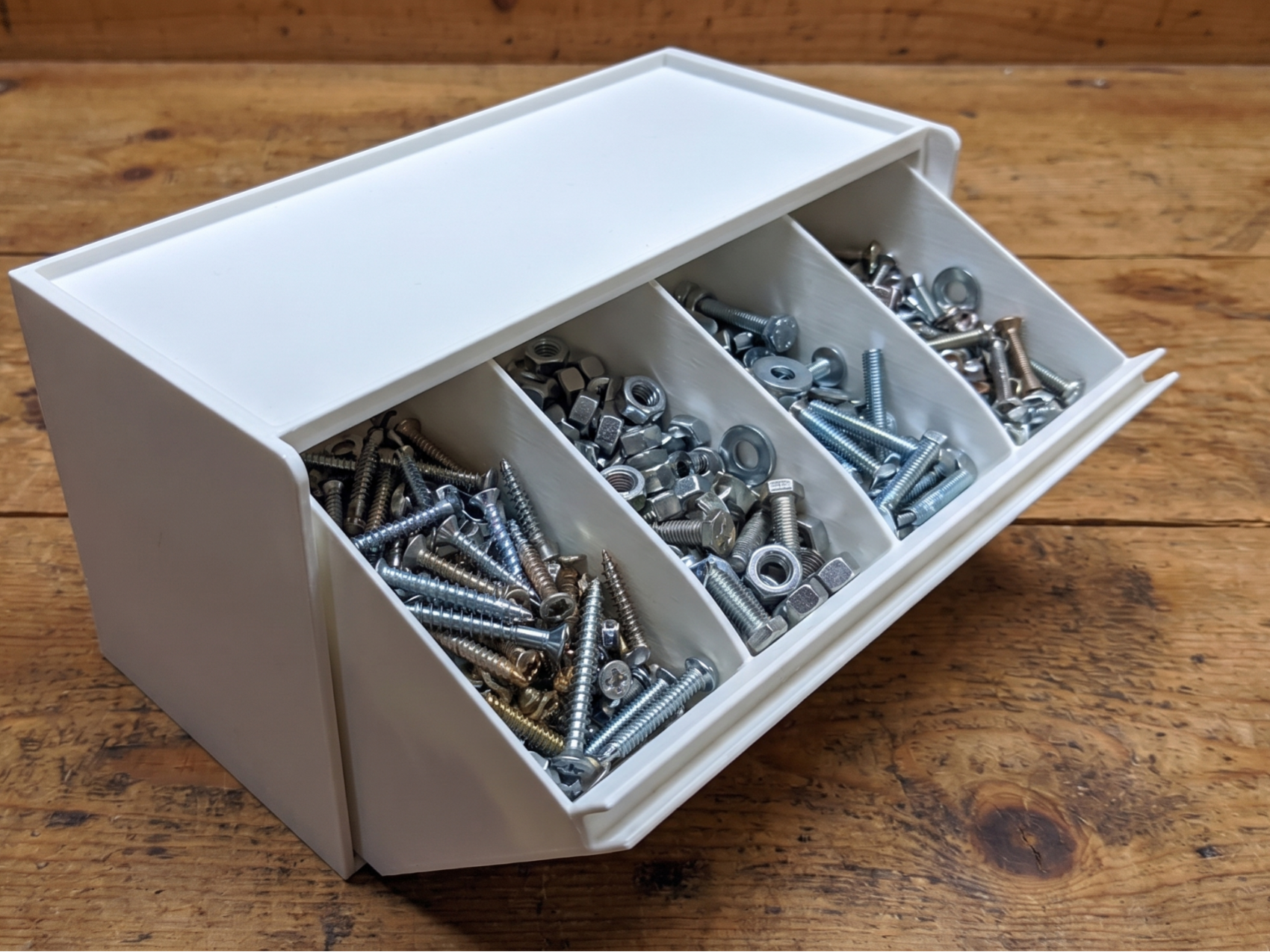 Miniatura 1 do modelo 3D Tilt-out Bin