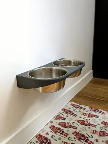 Soporte: Wall-mounted dog bowl holder — vista de referencia 2