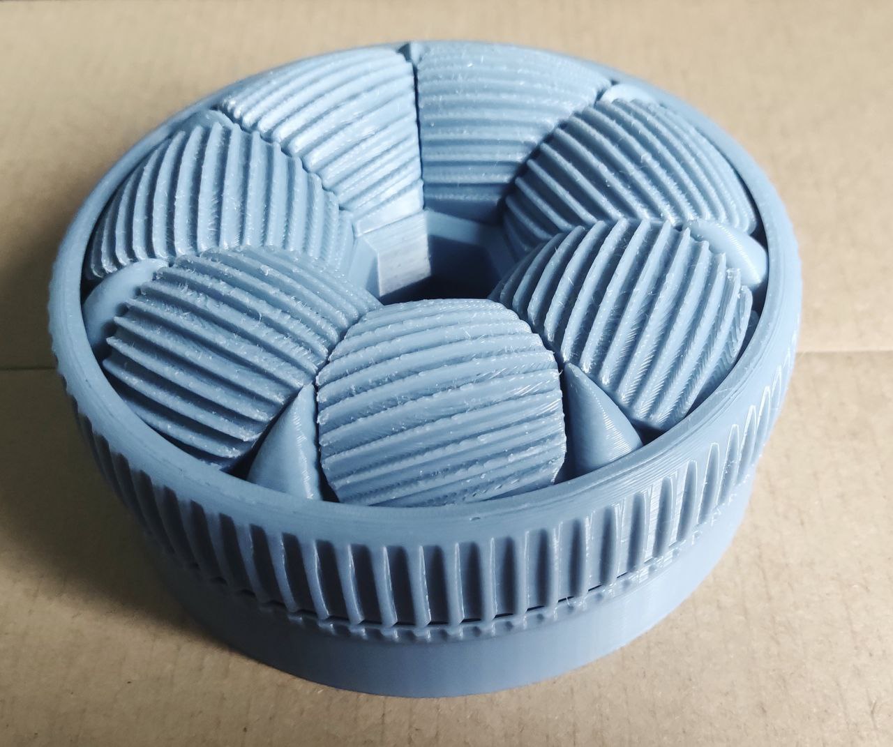 Miniatura 2 do modelo 3D Mechanical Dice Box Storage