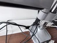 Cache-câbles pour bureau IKEA Mittzon — photo 1