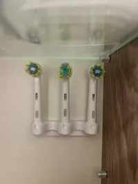 Support Oral-B pour trois brosses à dents — photo 2