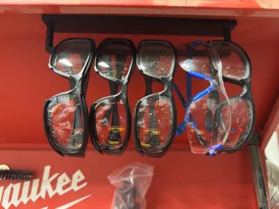 Magnetic Safety Glasses Bar