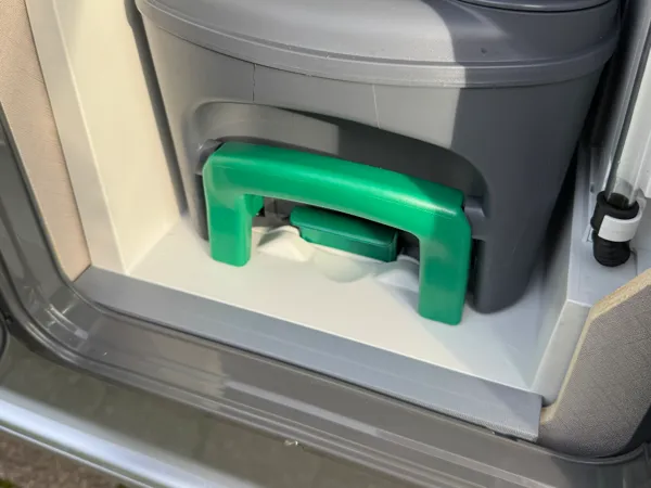 Pièce de protection pour cassette WC Hymer Eriba