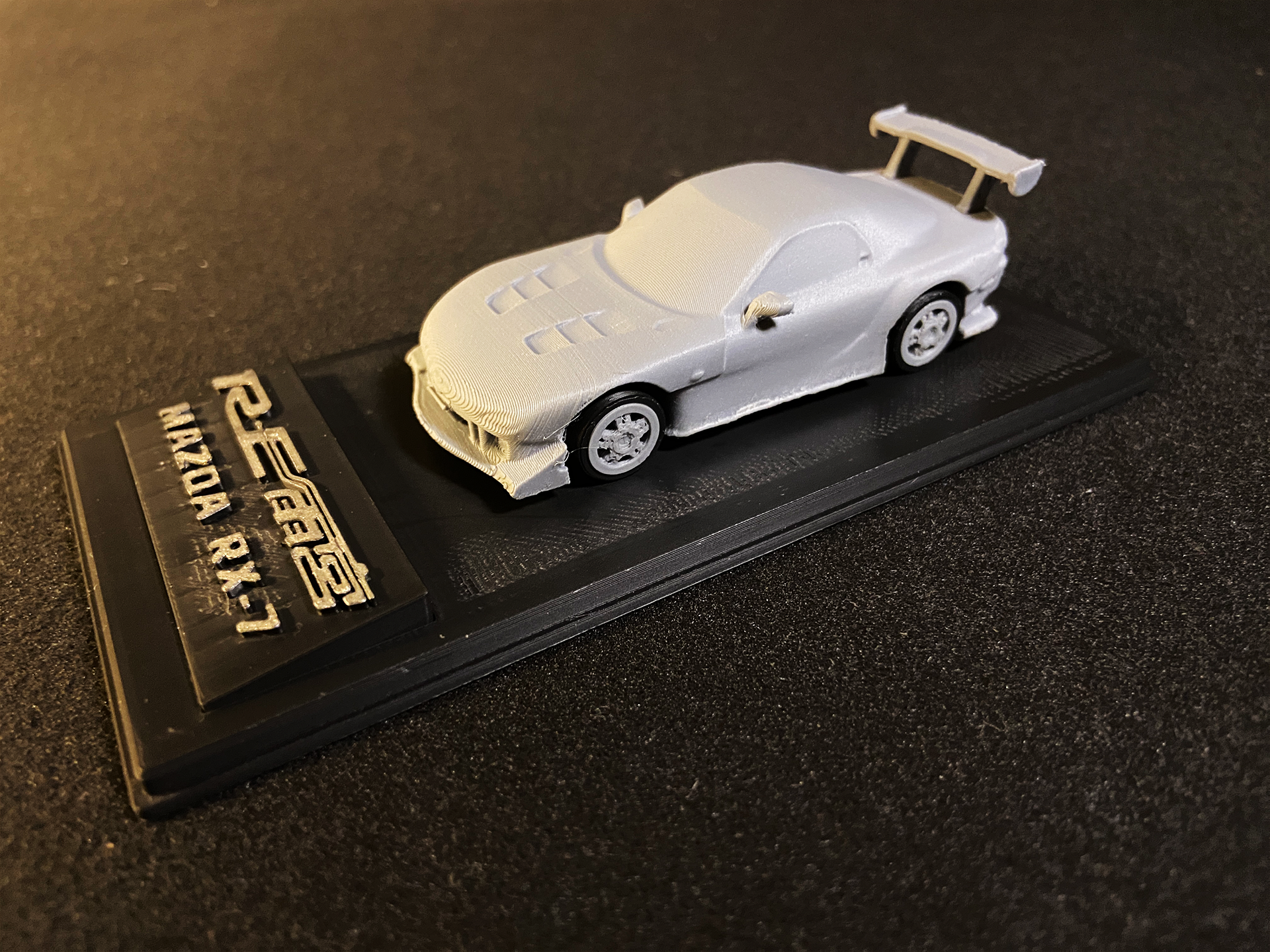 Miniatura 1 do modelo 3D 【MAZDA】马自达RE 雨宫 RX-7套装 转子改装赛车 冠军车 带铭牌底座陈列架 组装/轮胎可动