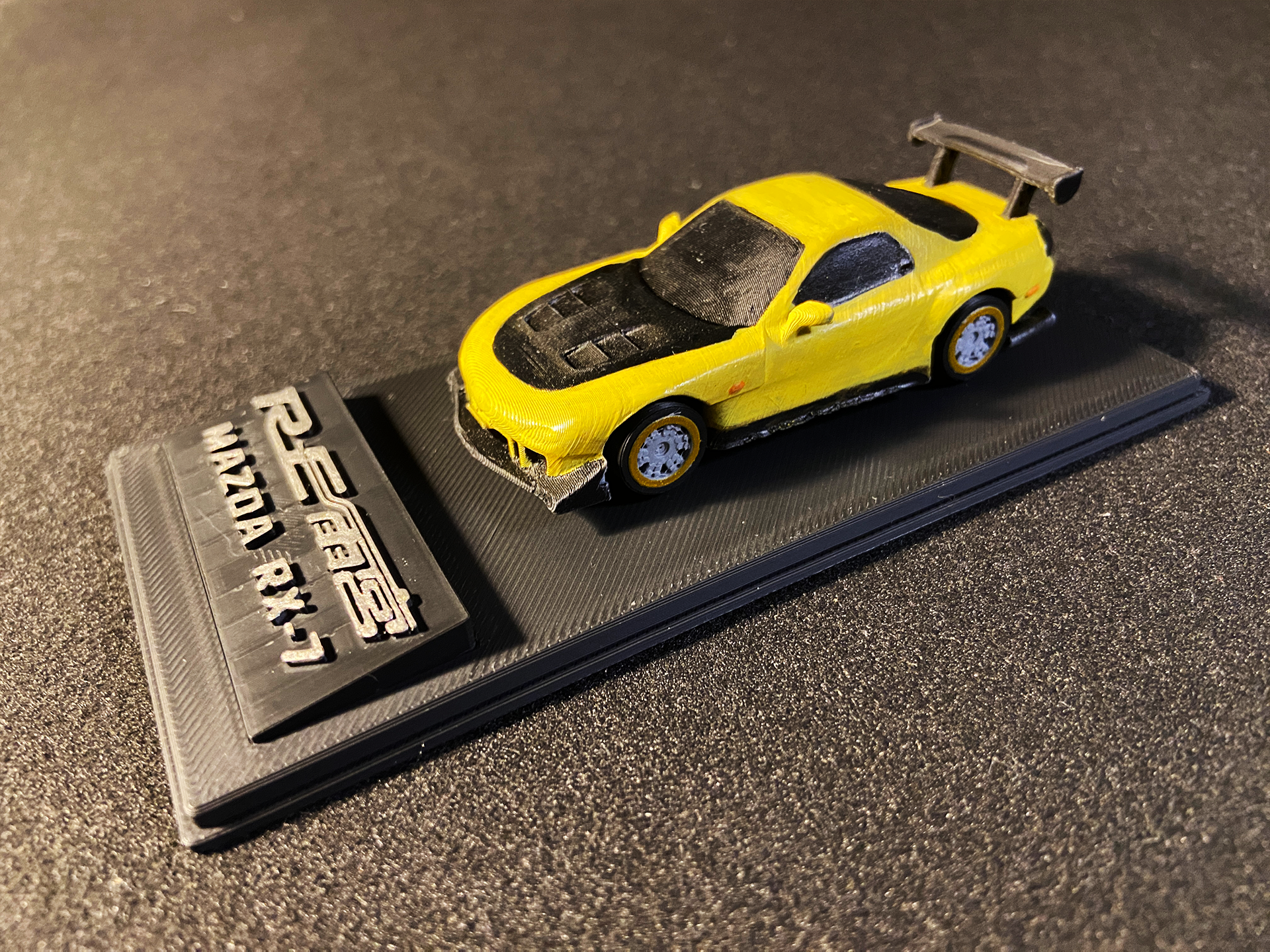 Miniatura 2 do modelo 3D 【MAZDA】马自达RE 雨宫 RX-7套装 转子改装赛车 冠军车 带铭牌底座陈列架 组装/轮胎可动