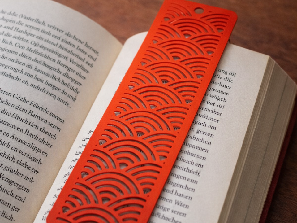 Dekoratives Lesezeichen mit Wellenmuster