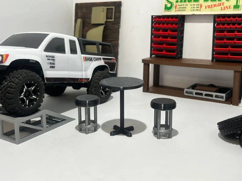 1/24 table and stools 