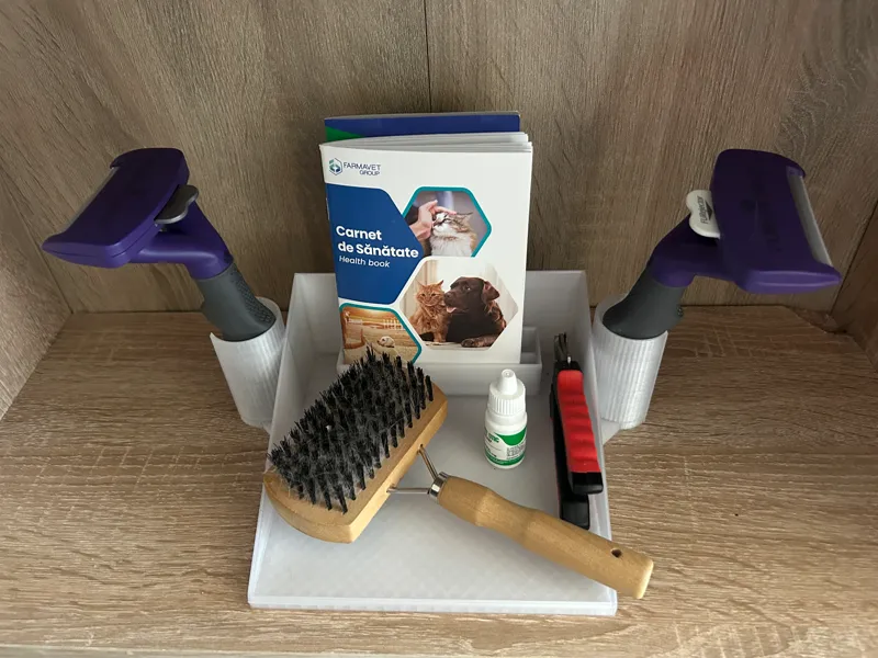 Cat accessories box, brushes, nail clippers, etc.