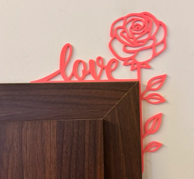 Door corner roses LOVE