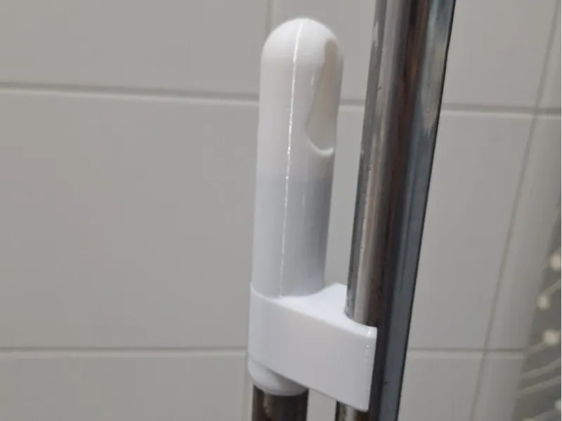 Dustpan handler with broom clip