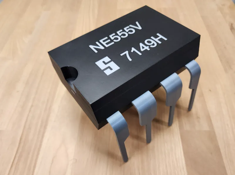 555 Timer Scale Replica