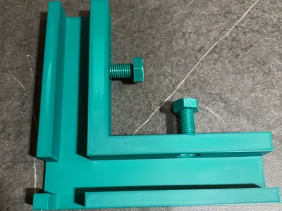 Square corner clamp