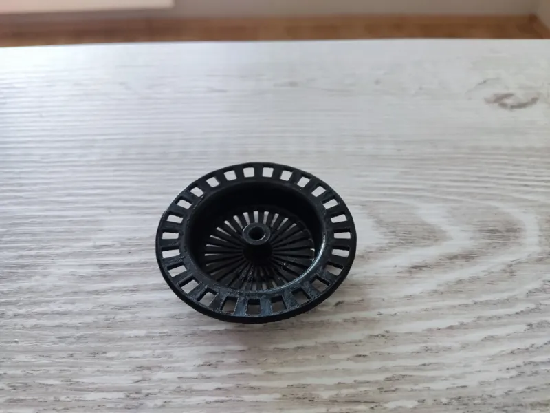 Kitchen sink strainer
