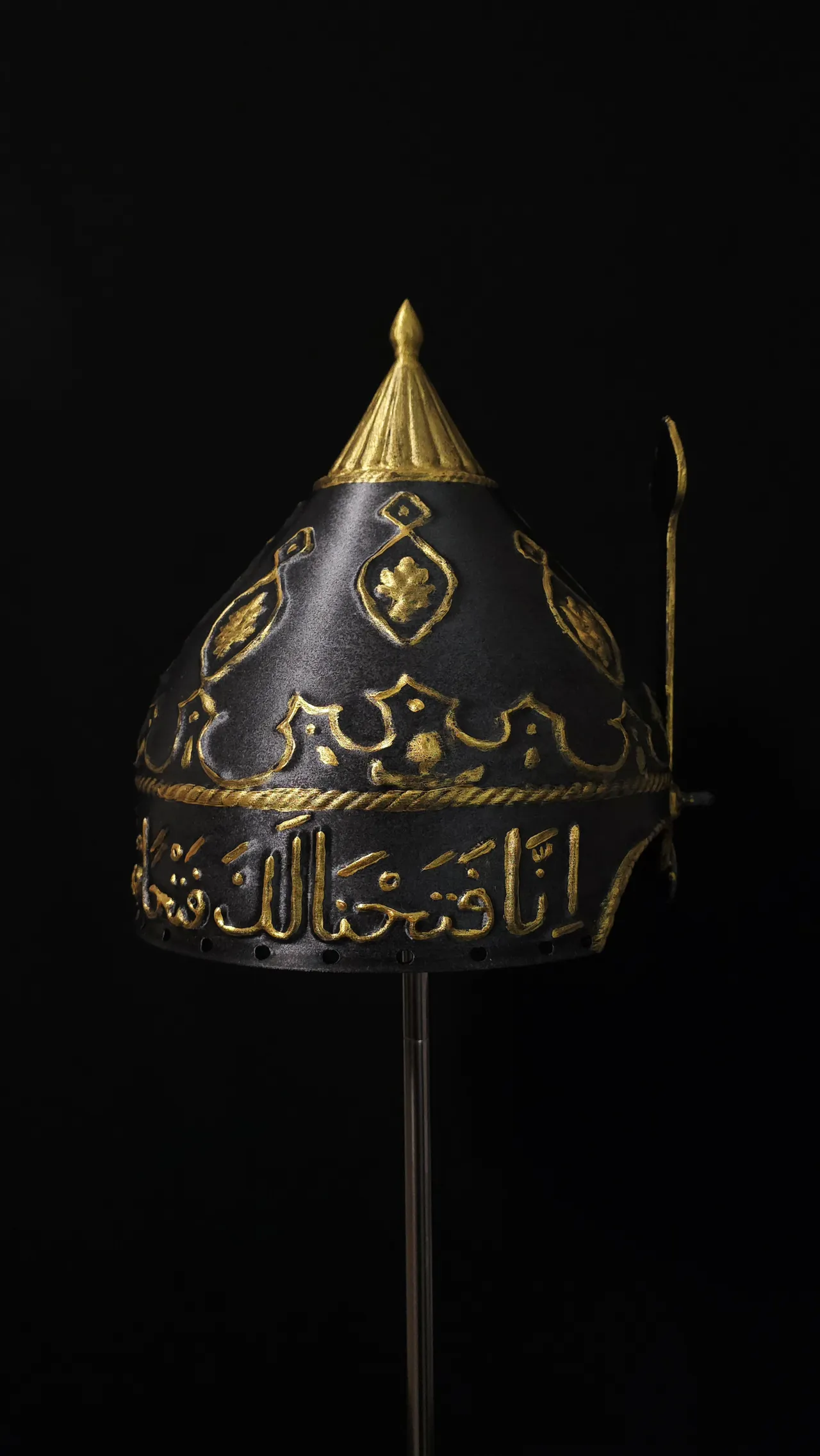 Islamic-style conical helmet Alparslan view 4