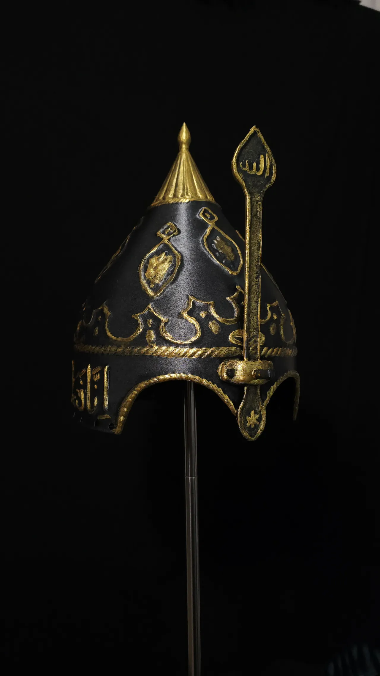 Islamic-style conical helmet Alparslan view 3