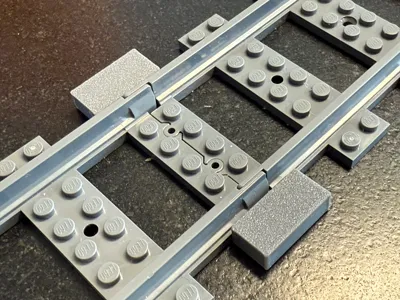 TrackLock Connector for Brick Systems like LEG0