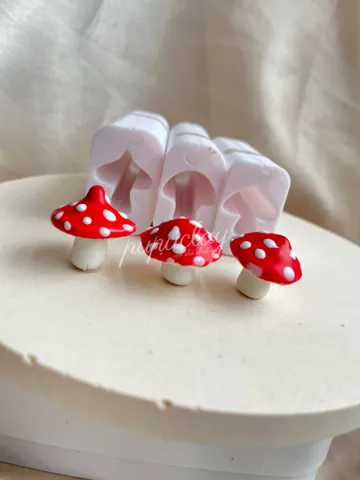 Letrero o emblema decorativo: Rolling stick rolling ball mushroom polymer clay — vista de referencia 2