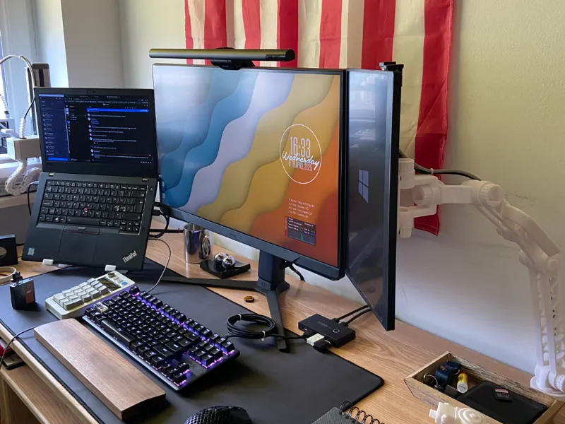 Portable Monitor VESA Mount – Pan/Tilt/Rotate