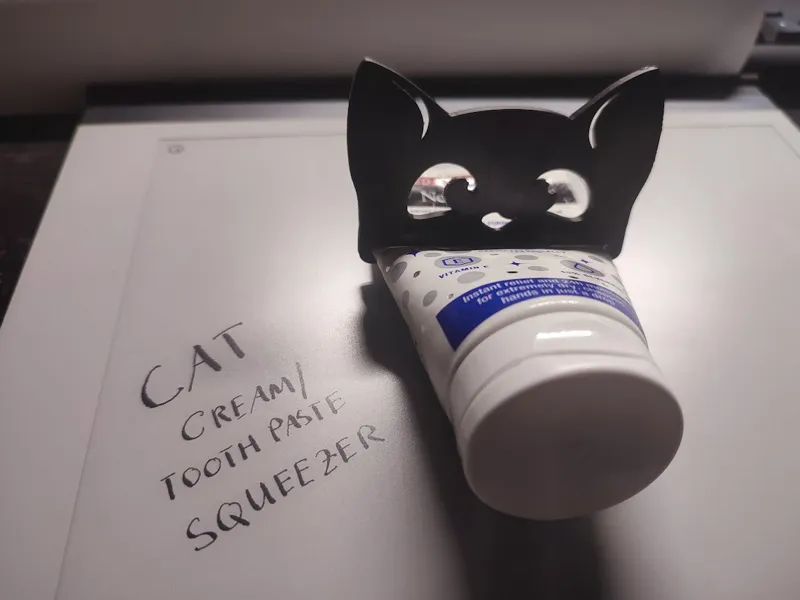 Cat design cream or toothpaste squeezer