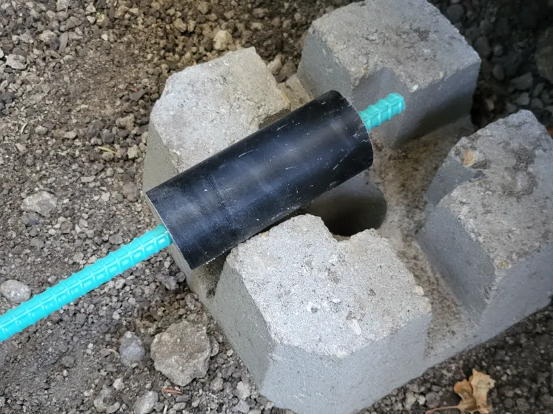Rebar spacer and support, for masonry post support