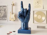 Main rock signe des cornes — photo 2