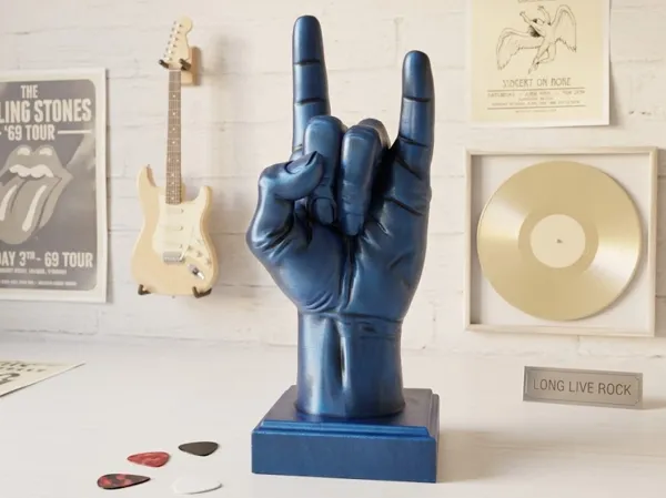 Main rock signe des cornes