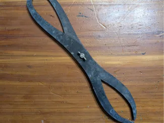 Pottery lid tool