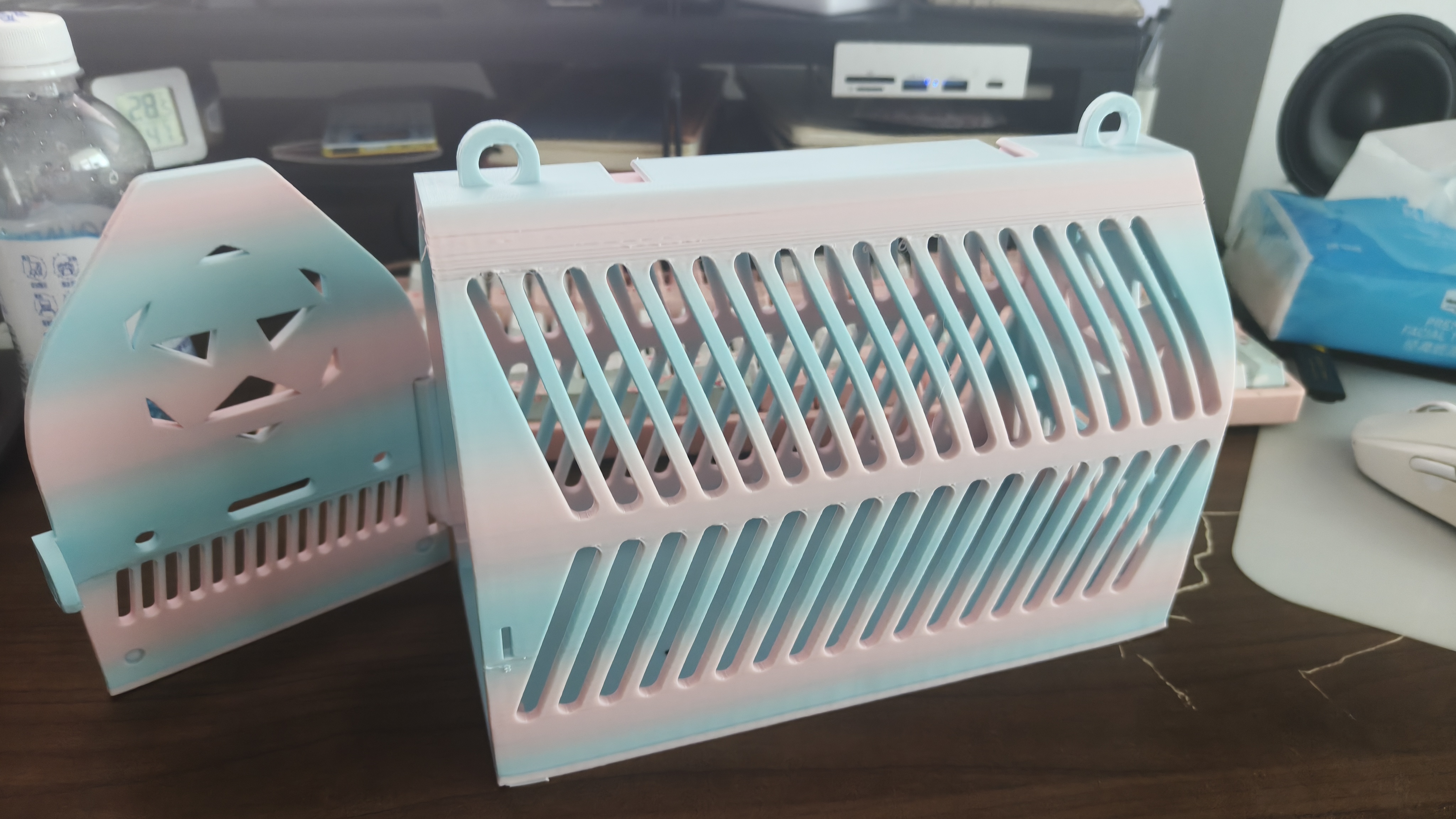 Miniatura 2 do modelo 3D 鹦鹉外出笼、小型宠物外出笼、便携外出笼