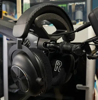 Headset holder for Elgato Wave mic arm