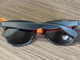 Replaceable sunglasses legs (2 charnier type)