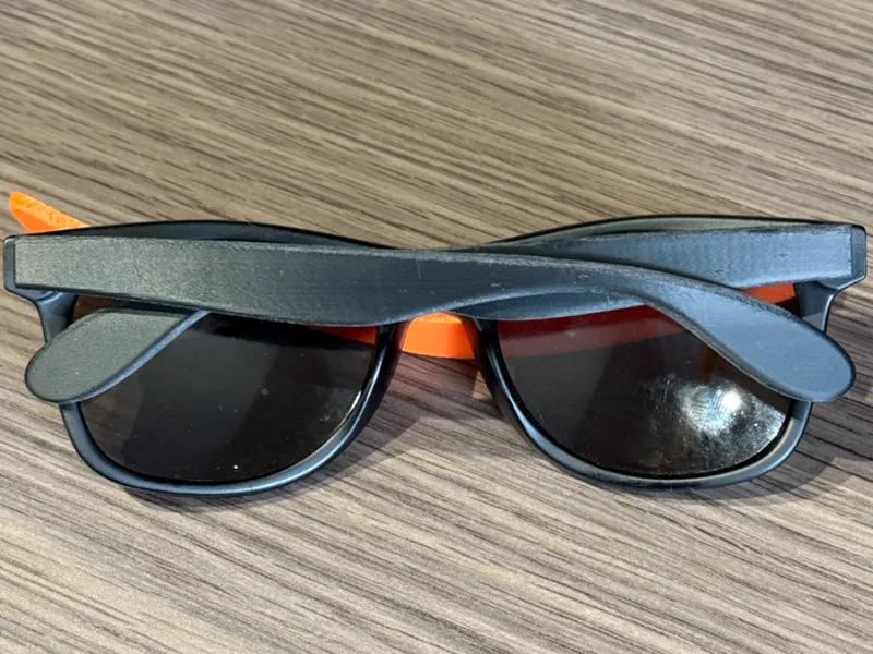 Replaceable sunglasses legs (2 charnier type)