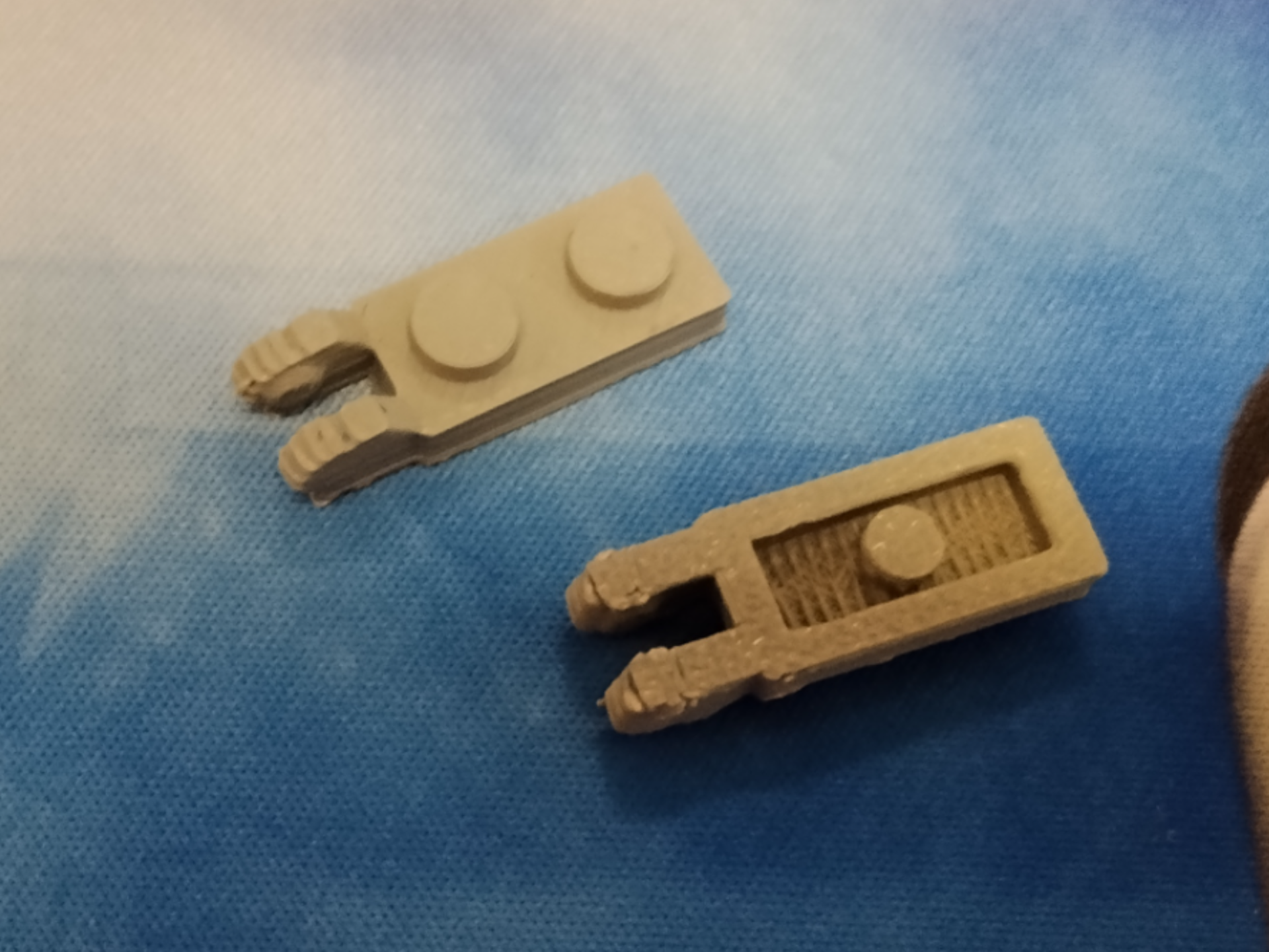 1x2 flat hinge Locking with Fingers On End 44302a